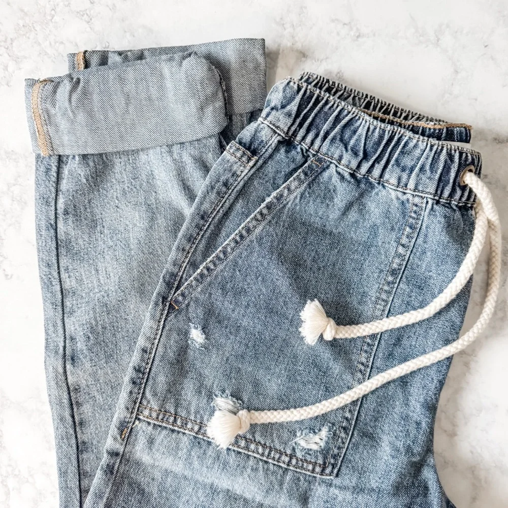 Forever 21 Blue Distressed Women Jeans - Picture 4 of 4